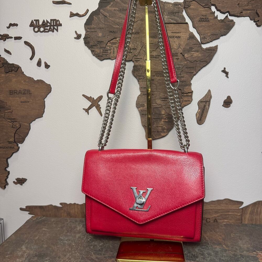 Louis Vuitton Red Lock Me Flap Crossbody Shoulder Bag SHW AR4128 Authentic CoA‎ - Picture 2 of 12